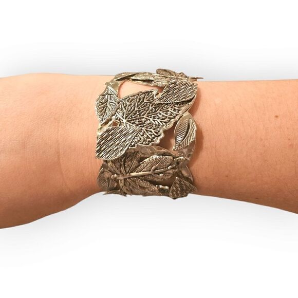 Vintage Avon NR Leaf Cuff Bracelet - Picture 4 of 10